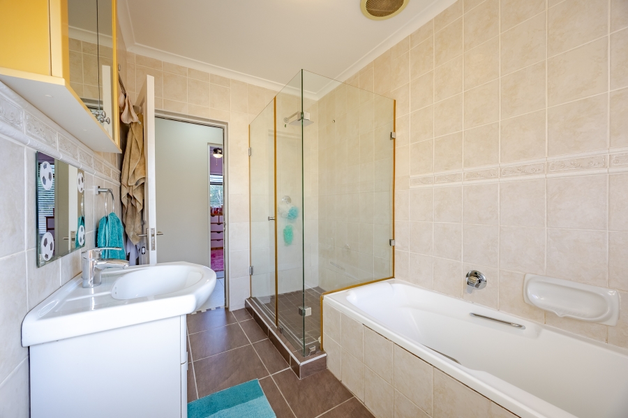 4 Bedroom Property for Sale in Flamingo Vlei Western Cape